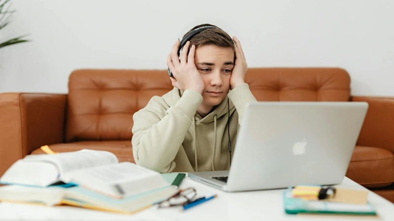 Online Eğitim Nedir? Avantajları ve Dezavantajları